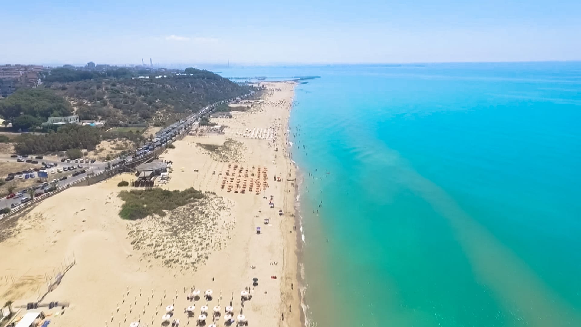 immagine che raffigura una spiaggia di Gela